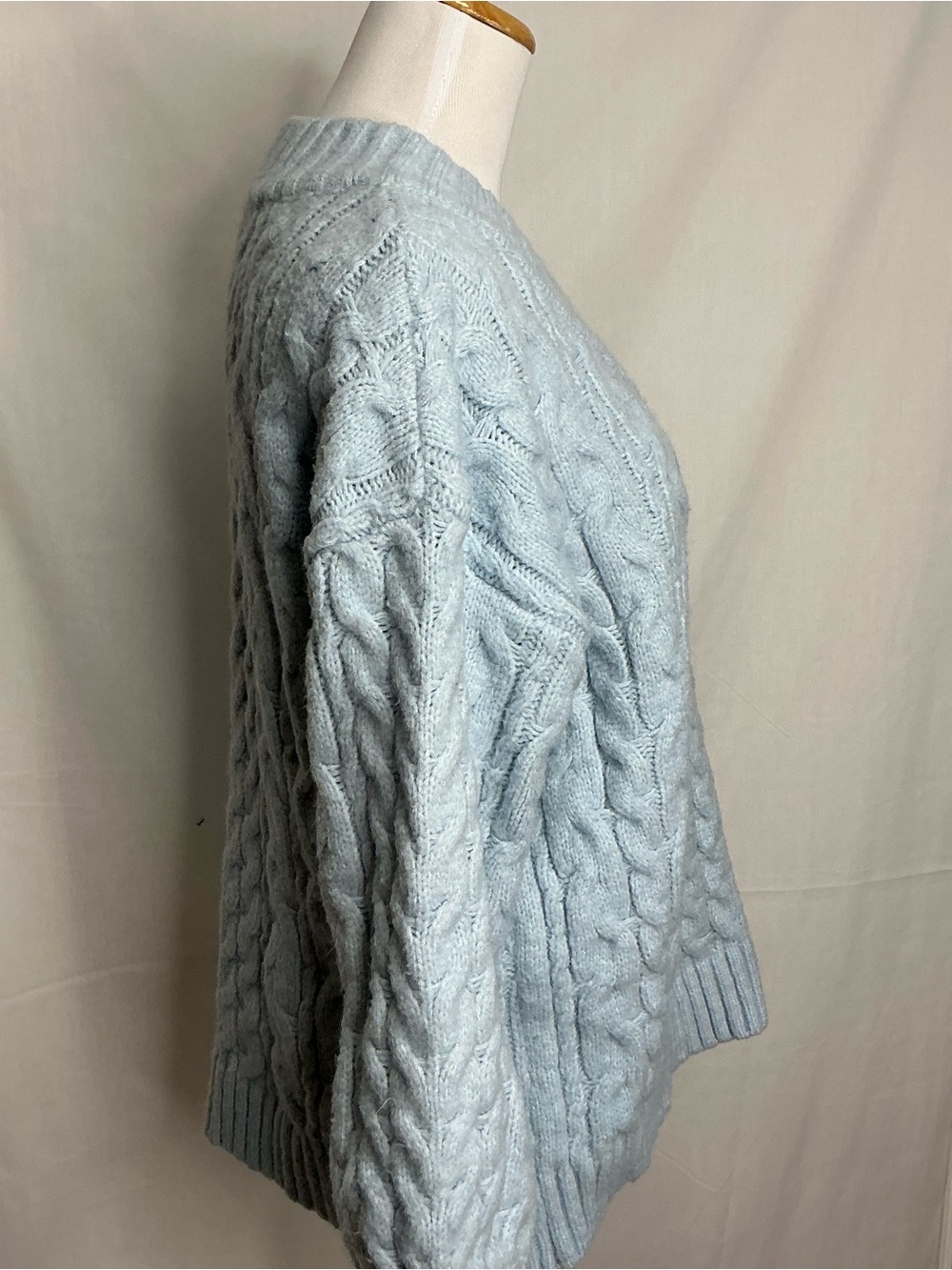 2193 - Lush Pale Blue Cable Knit V-Neck Sweater - Picture 3 of 8